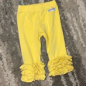 Ooh la la ruffle pants! Soooo cute